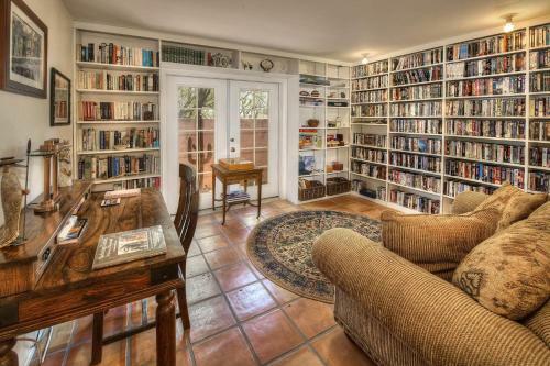Azure Gate Bed And Breakfast