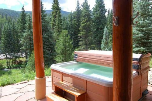 River Chant Lodge