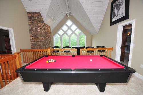 Lakeside Story Six-bedroom Holiday Home