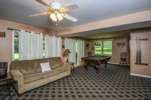 Timberwolf Five-bedroom Holiday Home