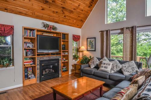 Timberwolf Five-bedroom Holiday Home
