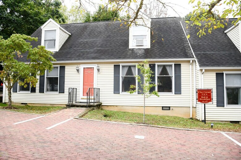 Bed & Breakfast Clay Corner Inn