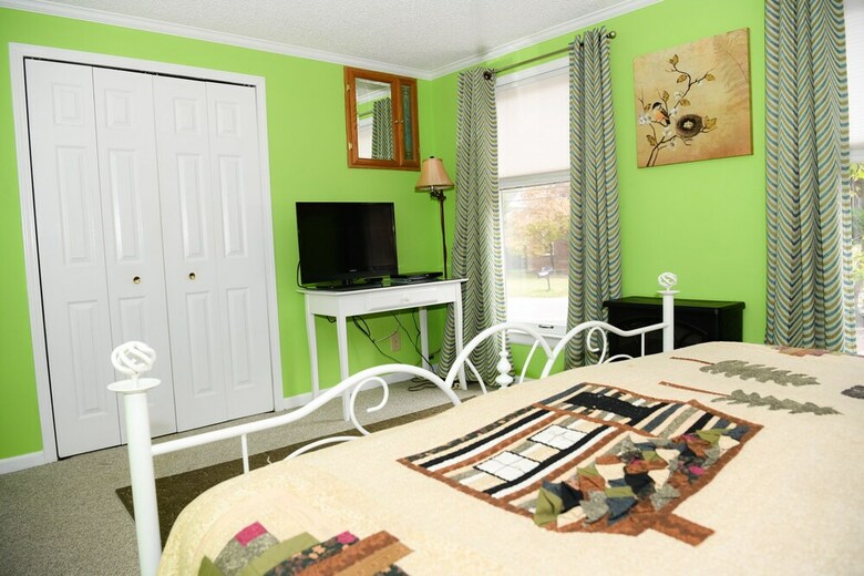Bed & Breakfast Clay Corner Inn