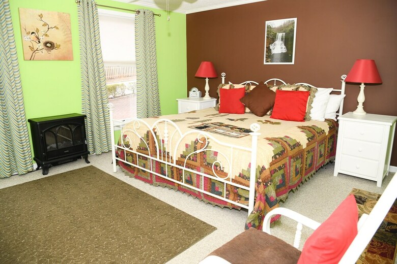 Bed & Breakfast Clay Corner Inn