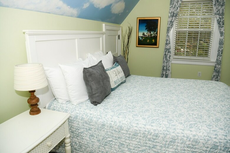 Bed & Breakfast Clay Corner Inn