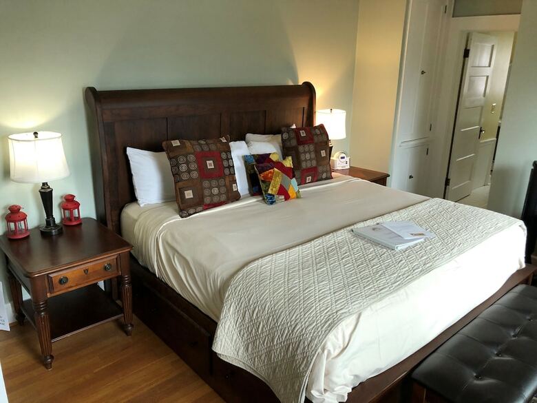 Bed & Breakfast Clay Corner Inn