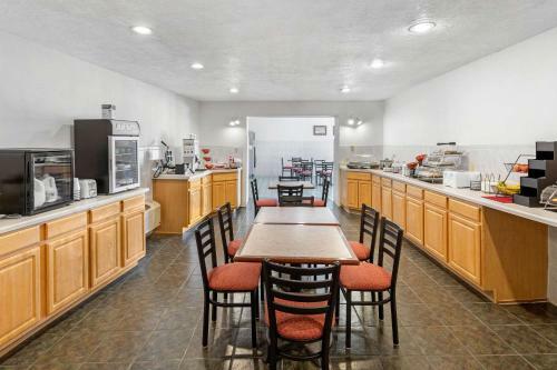 Motel Econolodge Inn & Suites