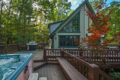 Swimming Bear Lodge Four-bedroom Holiday Home