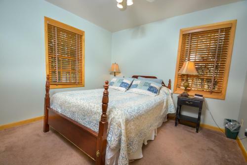 Swimming Bear Lodge Four-bedroom Holiday Home