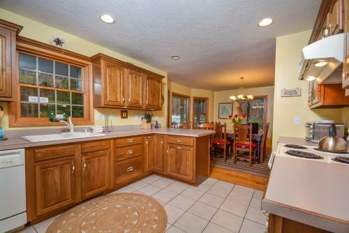 Memory Lane Four-bedroom Holiday Home