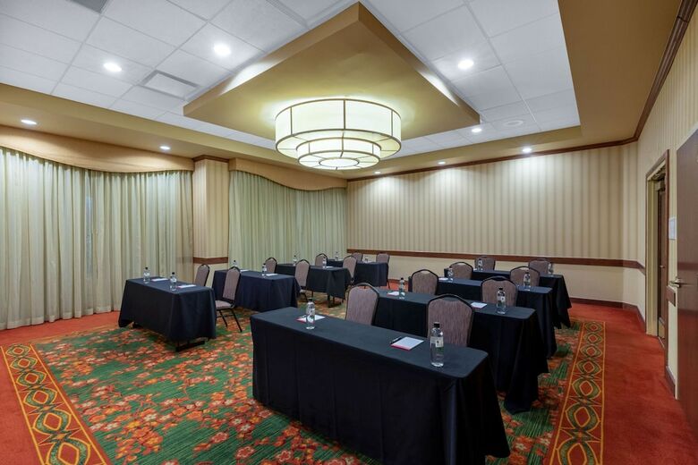 Hotel Wyndham Grand Oklahoma City Downtown