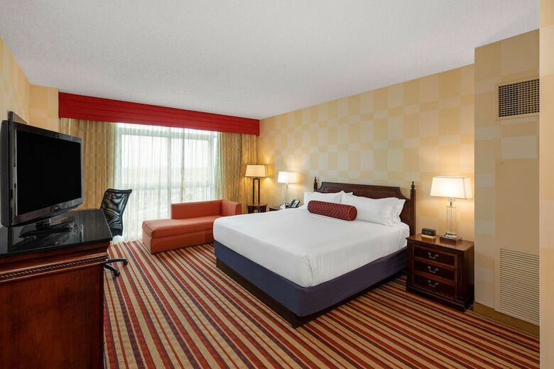 Hotel Wyndham Grand Oklahoma City Downtown