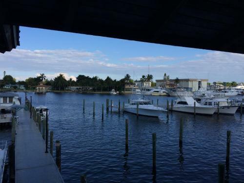 Hotel Pirate's Cove Resort And Marina - Stuart