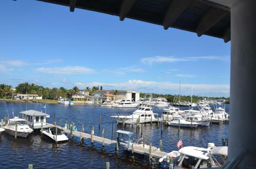 Hotel Pirate's Cove Resort And Marina - Stuart