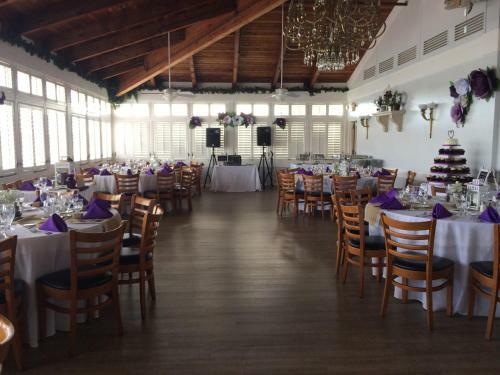 Hotel Pirate's Cove Resort And Marina - Stuart