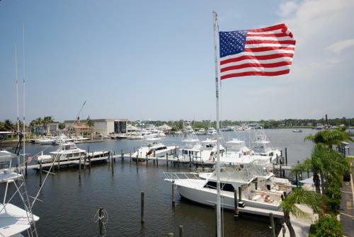 Hotel Pirate's Cove Resort And Marina - Stuart
