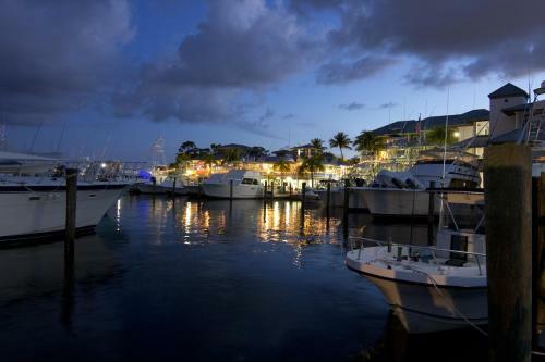Hotel Pirate's Cove Resort And Marina - Stuart