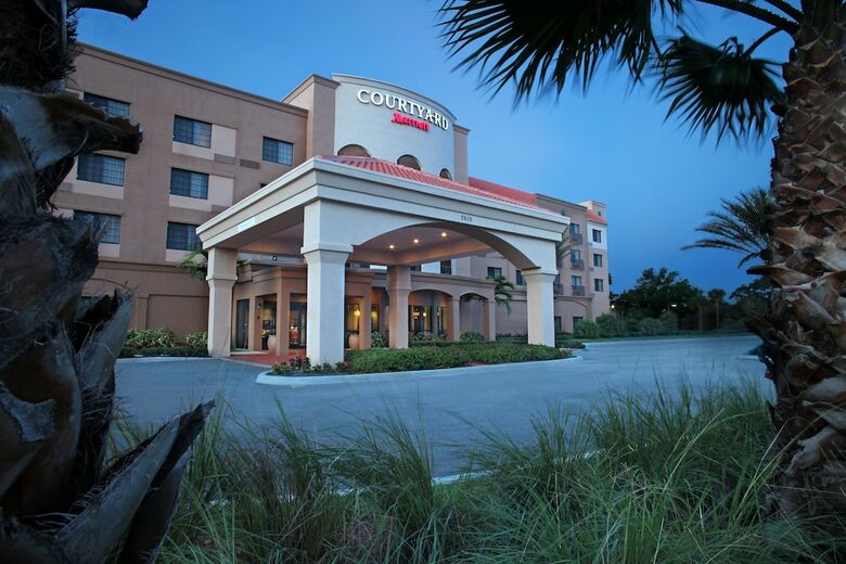 Hotel Courtyard By Marriott Stuart