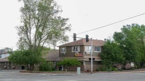 Hotel Elk Run Inn