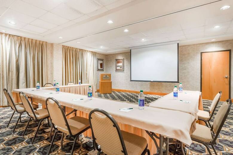 Hotel Wingate By Wyndham Lagrange