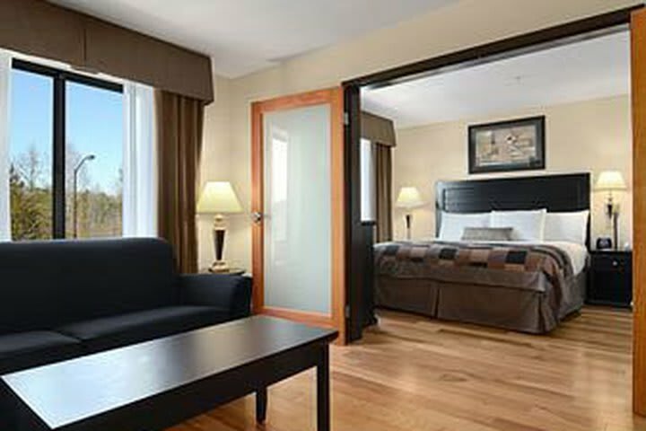 Hotel Wingate By Wyndham Lagrange