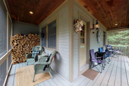 Stunning Lake View Cabin