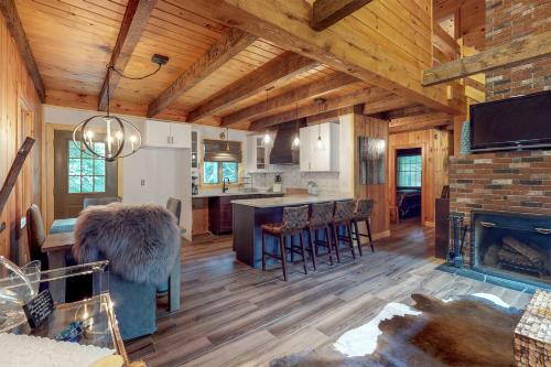 Stunning Lake View Cabin