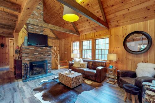 Stunning Lake View Cabin