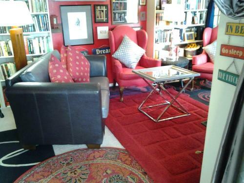 Hostal Rainbow Inn Bed And Breakfast