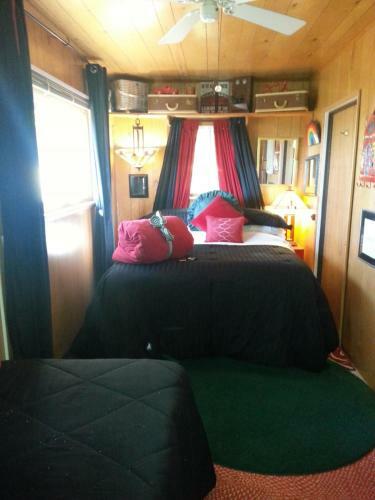 Hostal Rainbow Inn Bed And Breakfast