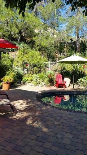 Hostal Rainbow Inn Bed And Breakfast