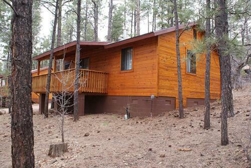 Lodge Whispering Pines Resort