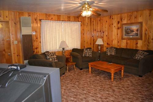 Lodge Whispering Pines Resort