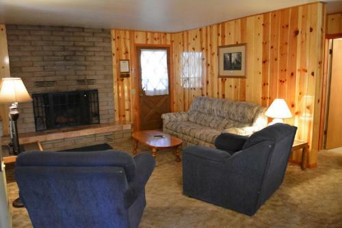 Lodge Whispering Pines Resort