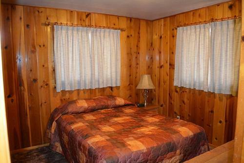 Lodge Whispering Pines Resort