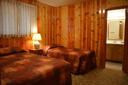 Lodge Whispering Pines Resort