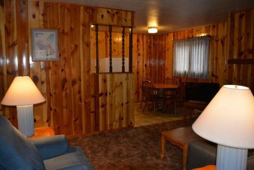 Lodge Whispering Pines Resort