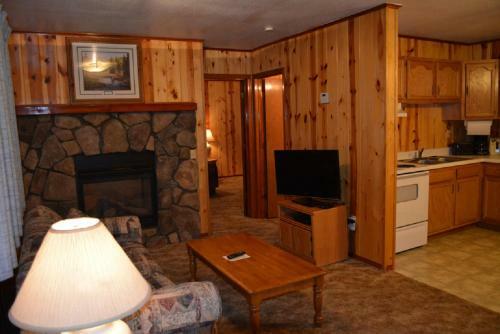 Lodge Whispering Pines Resort