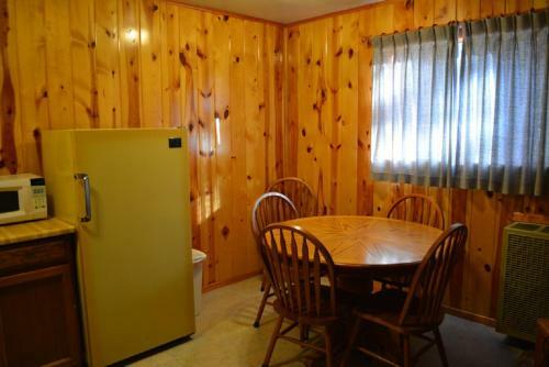 Lodge Whispering Pines Resort