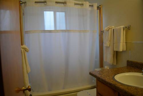 Lodge Whispering Pines Resort