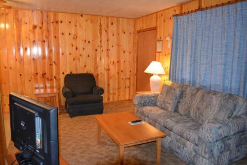 Lodge Whispering Pines Resort