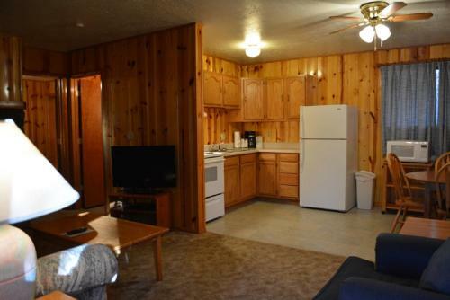 Lodge Whispering Pines Resort
