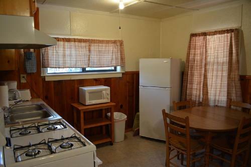 Lodge Whispering Pines Resort