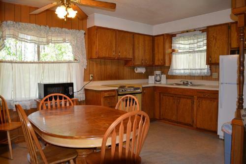 Lodge Whispering Pines Resort