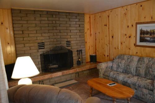 Lodge Whispering Pines Resort