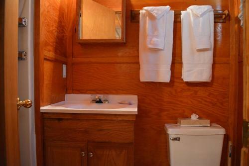 Lodge Whispering Pines Resort