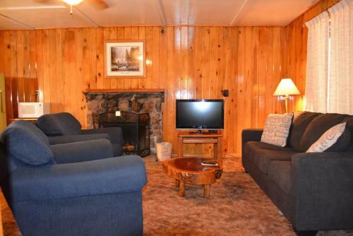 Lodge Whispering Pines Resort