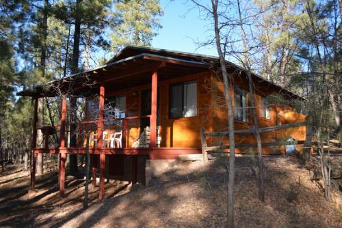 Lodge Whispering Pines Resort