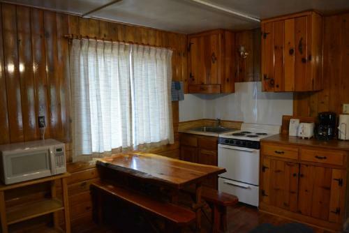 Lodge Whispering Pines Resort