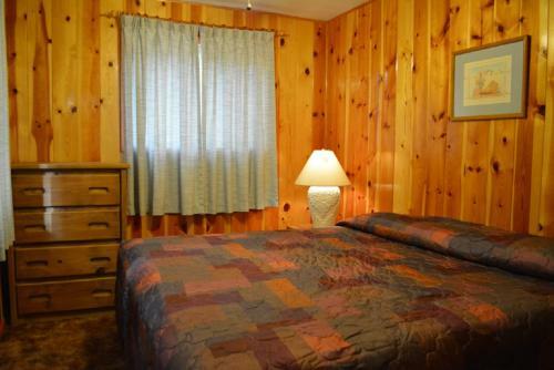Lodge Whispering Pines Resort